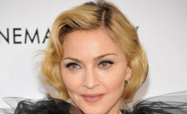 Мадона потърси помощ от Адел 