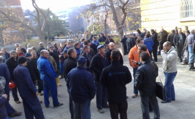 Работници в Раднево не са получавали заплатите си от февруари