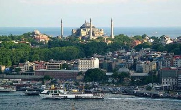 Уикенд без хора по улиците в Истанбул и още 30 града в Турция