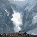 Най-малко четирима строителни работници загинаха в лавина в Северна Индия