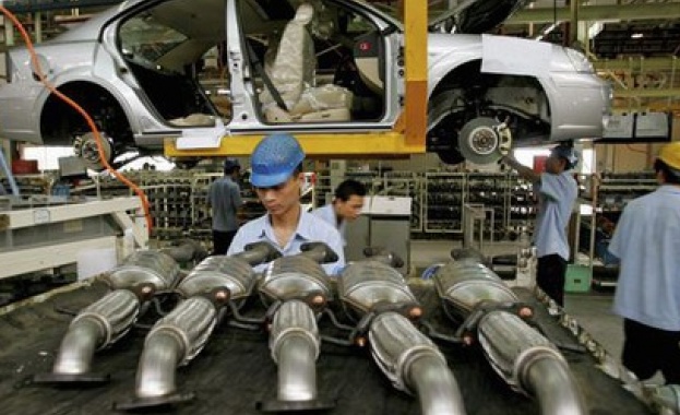 Чуждестранните компании започват да преместват инвестициите си и азиатските си