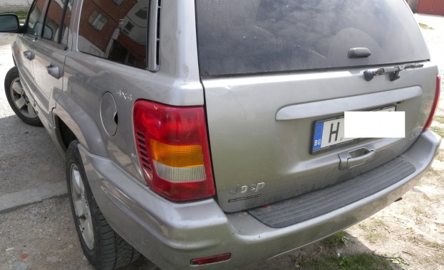 Джип се е забил в блок в столичния квартал Дружба