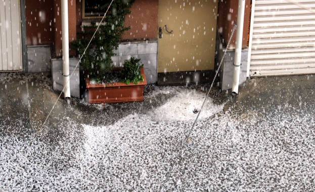 Стартира пилотният проект за противоградова защита с три самолета Тя