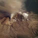 Вулканът Шивелуч на полуостров Камчатка изхвърли стълб от пепел на височина 11,6 км