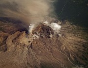 Вулканът Шивелуч на полуостров Камчатка изхвърли стълб от пепел на височина 11,6 км