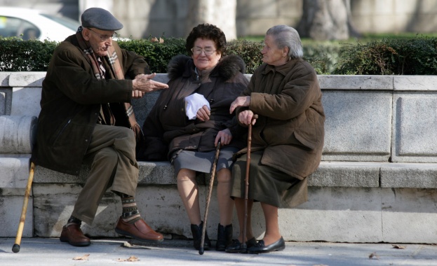 340 000 български пенсионери ще трябва да преживеят месец януари с по-малко пари от обикновено  