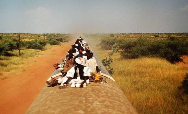 Правителството на Южен Судан обяви че от утре затваря всички