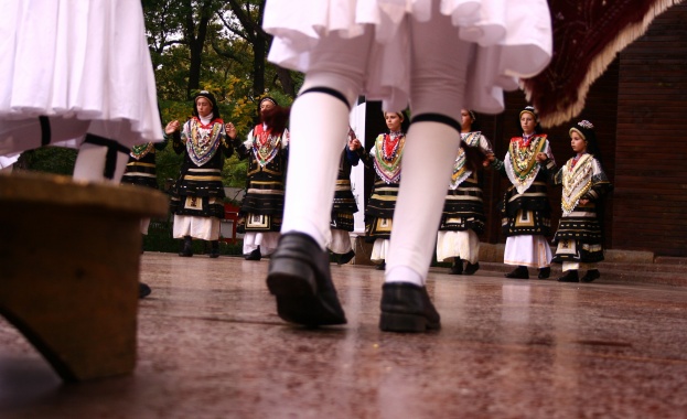 Фестивал в Русе събира любителски школи по народни танци 