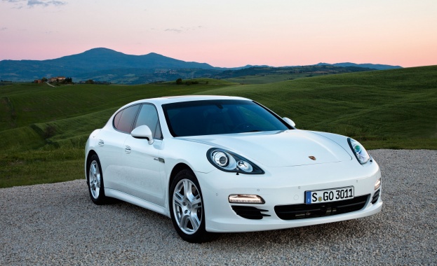 Германският производител на луксозни автомобили Порше Porsche отчете оперативна печалба