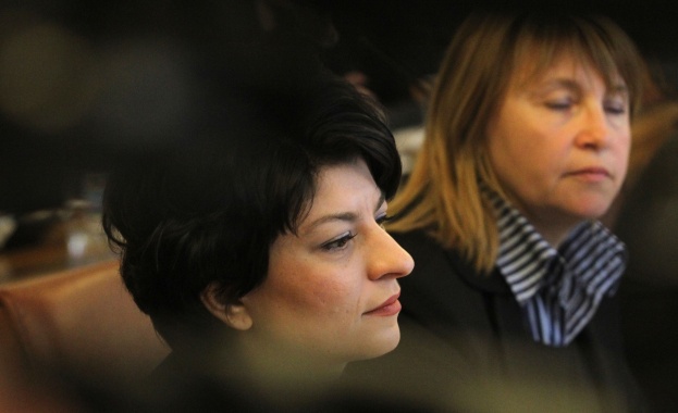 Атанасова: Не се намираме в парламент, а в терариум