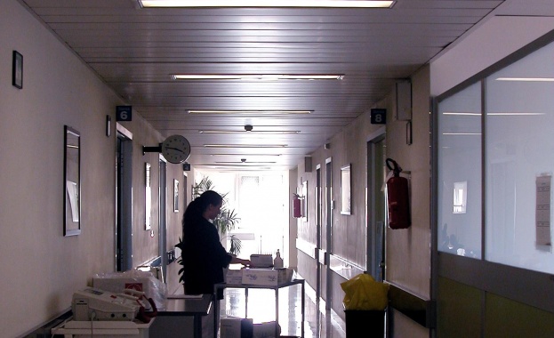 Габровски лекари наказани заради смърт на родилка и бебето й 