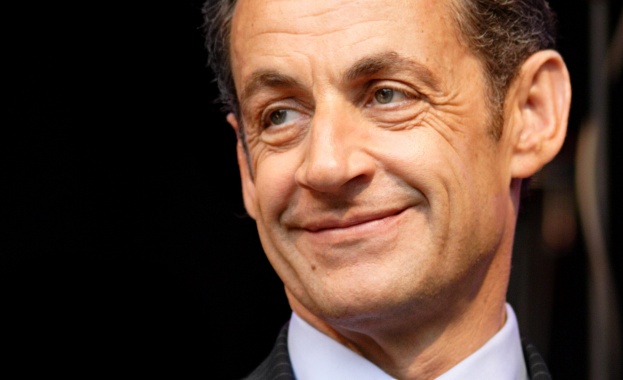 Саркози се завръща в политиката