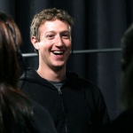  Акционери на Facebook са поискали оставката на Марк Зукърбърг