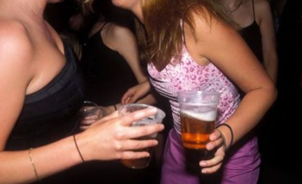 Европейците пият все по-малко алкохол, но в това число не