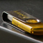 Намериха на улицата флашка със секретна информация за летище "Хийтроу"