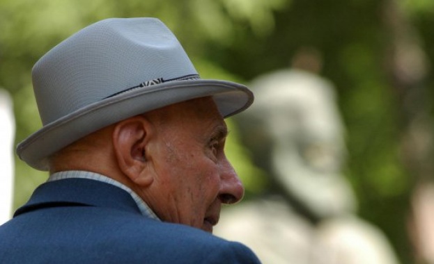 100 работещи издържат 78 пенсионери