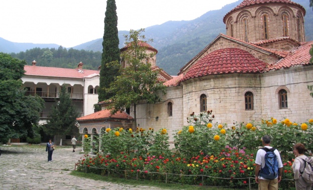 Правителството отпуска 310 хиляди лева за ремонт на Бачковския манастир
