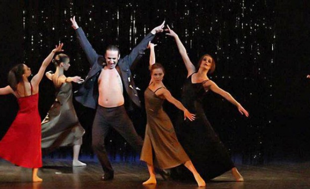 Актьорът представя любимите си песни тази събота в 21 30 ч