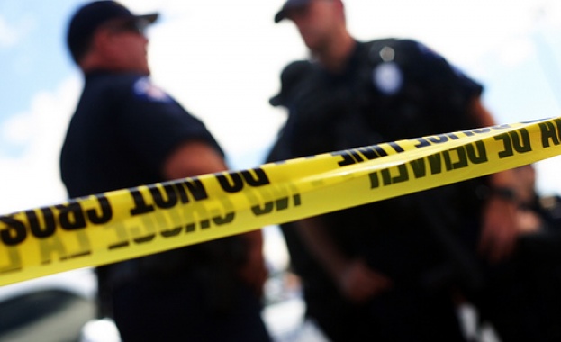 17-годишен полетя от покрива на 5-етажен блок, бере душа в болницата 