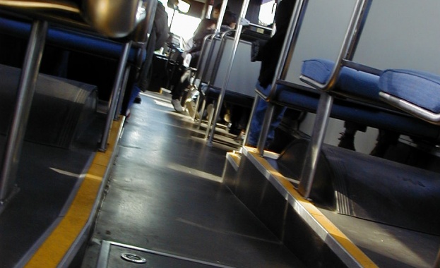 78 годишна жена пострада при падане в автобус от градския транспорт