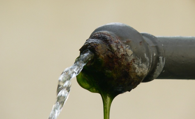 33 години крадеш вода, не плащаш и биеш