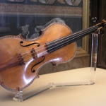 Каква колекция от ценни музикални инструменти притежава България?