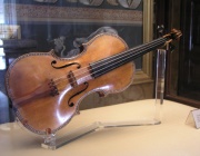 Каква колекция от ценни музикални инструменти притежава България?