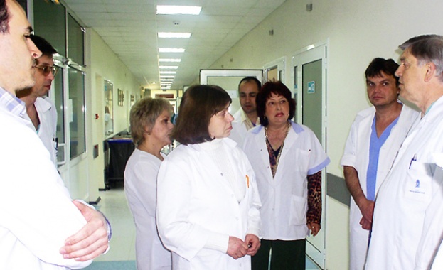Колективно напускане: Три отделения в пловдивска болница остават без медицински сестри 