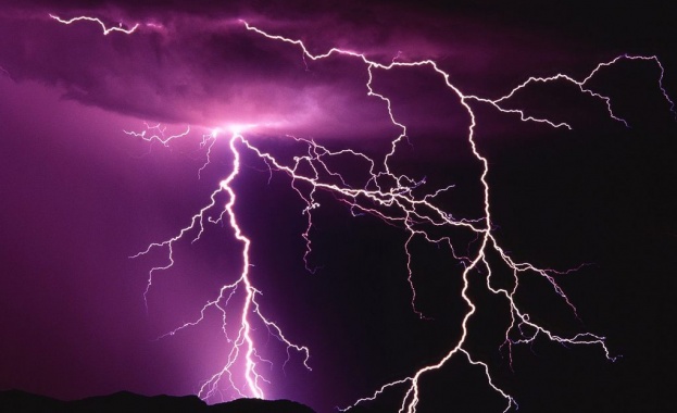 Един загина, а 16 са ранени от гръмотевици в Румъния