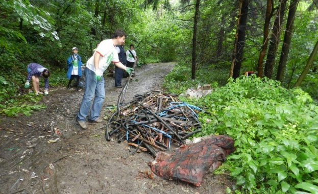 За трета поредна година МОСВ е партньор на кампанията на „Да изчистим България за един ден“