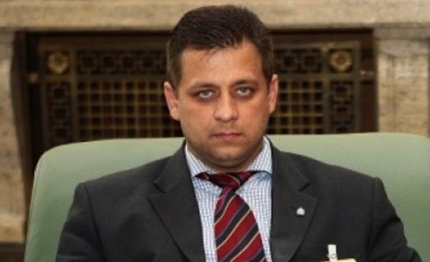 Николай Марков: Където е стъпил онзи сикаджийски плевел Плевнелиев, трева не расте