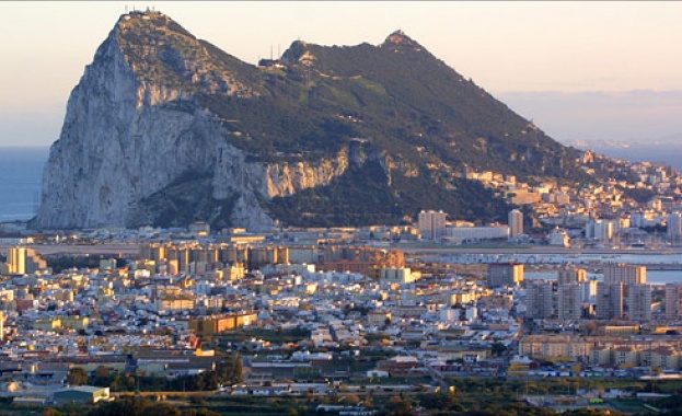 Висшето ръководство на Гибралтар снощи обвини испански митничари в тежко
