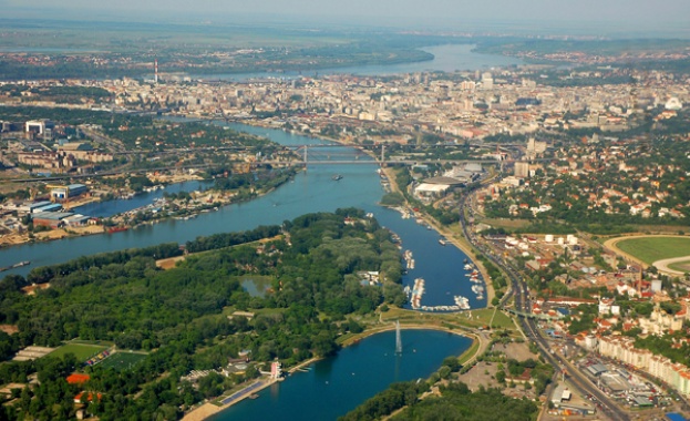При сблъсък между товарен кораб и лодка в река Сава
