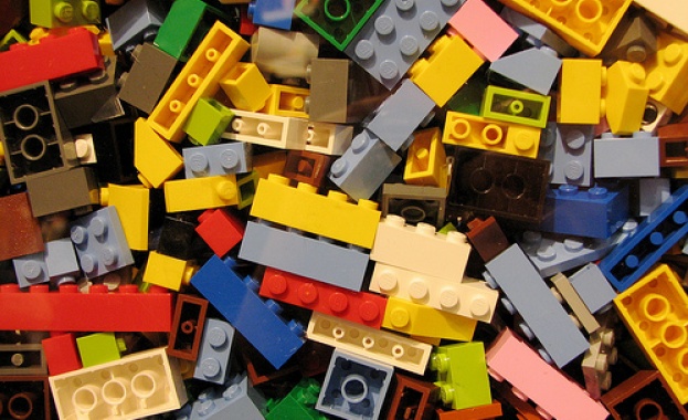 Подобриха световния рекорд за най-висока кула от LEGO