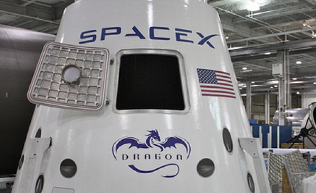 "Спейс Екс" договори първия си космически турист