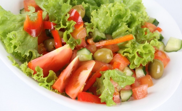 Салати, зеленчуци и защо е полезно да се храним с тях