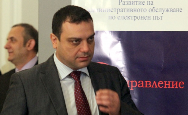 Московски: Летище Пловдив няма да работи през нощта