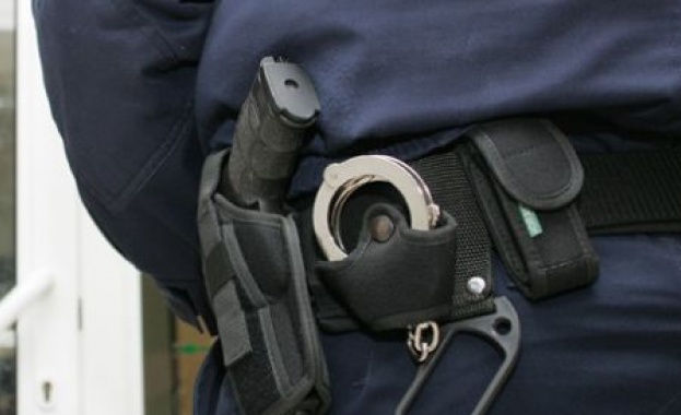 Полицията използвала палки и сила при бунт на алжирци в Любимец  