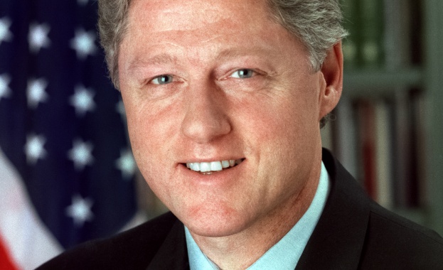 Подариха на Бил Клинтън собствения му саксофон 