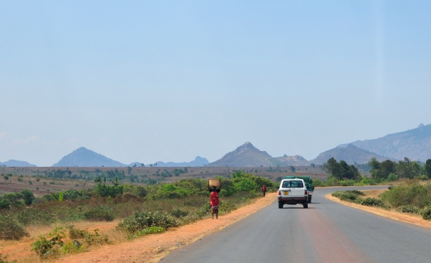 92 бежанци намерени мъртви в пустиня