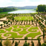 Версайският дворец чака пратка, закъсняла с над 3 века и половина