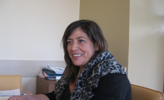 Янакиева: Линията на външната ни политика трябва да бъде определяна от интересите на обществото