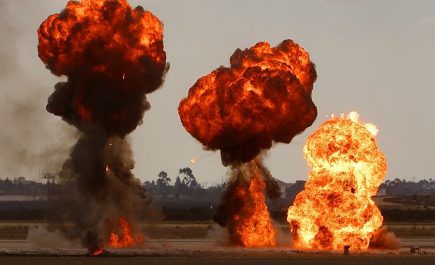 Тринадесет станаха загиналите при пожар и последвали експлозии на боеприпаси