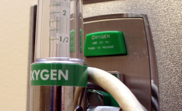 Обединеното кралство заяви в неделя че изпраща допълнителни 1000 кислородни