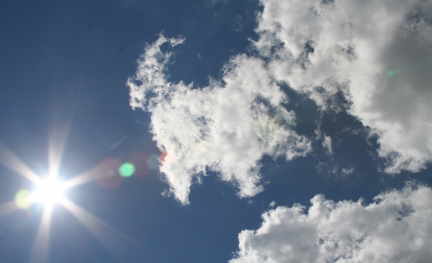 Максималните температури днес ще са между 6 deg и 11 deg малко