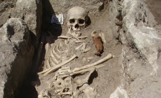 Пернишки археолози откриха гроб с много накити