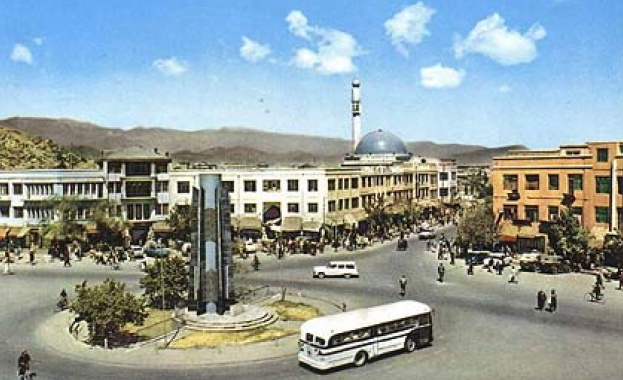 На служителките в административните и обществени служби в Кабул е било наредено да си останат у дома
