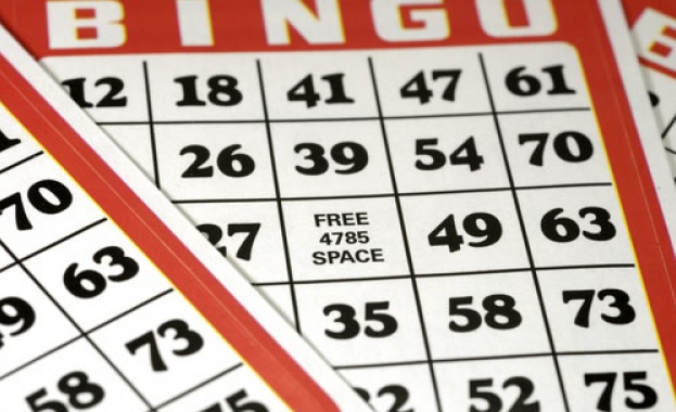 Майка изостави 3 деца, за да играе бинго