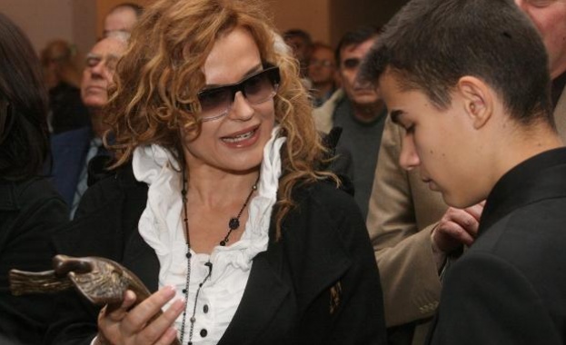 Аня Пенчева претърпяла две операции за месец