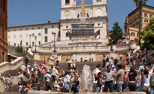 Най известният фонтан в света Треви в Рим става платен